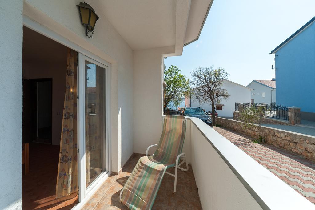 Apartmenthaus Hana Karlobag Exterior foto